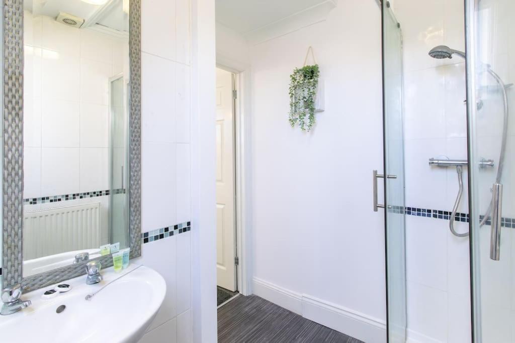 Open Mind Property - Ensuite Studio In Southsea พอร์ตสมัธ ภายนอก รูปภาพ