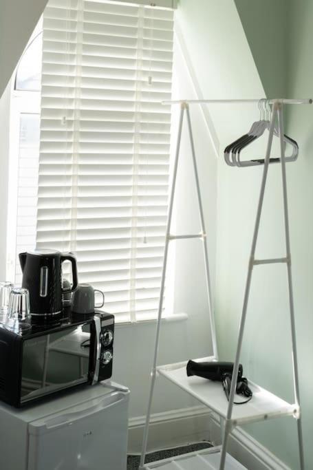 Open Mind Property - Ensuite Studio In Southsea พอร์ตสมัธ ภายนอก รูปภาพ