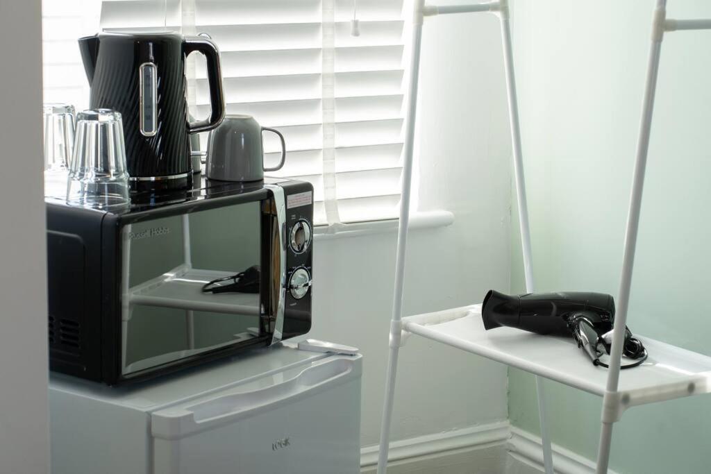 Open Mind Property - Ensuite Studio In Southsea พอร์ตสมัธ ภายนอก รูปภาพ
